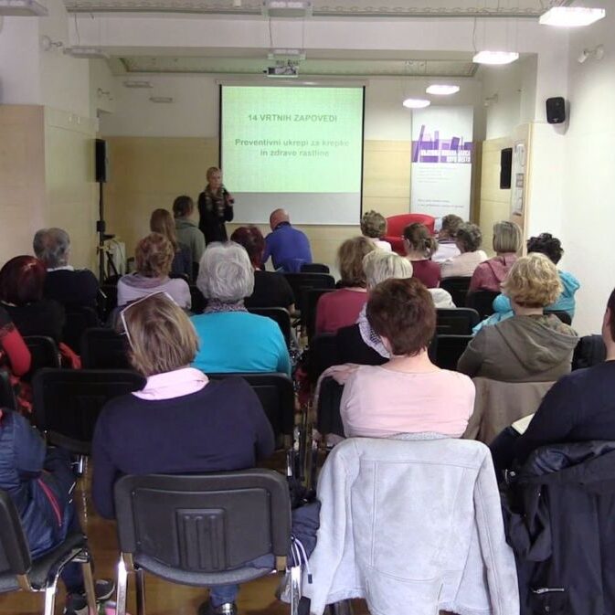 predavanje Mirana Jarca v Novem mestu foto https://svet24.si/clanek/video-jerneja-josar-o-naravnem-preprecevanju-bolezni-na-vrtninah-219234-1750196